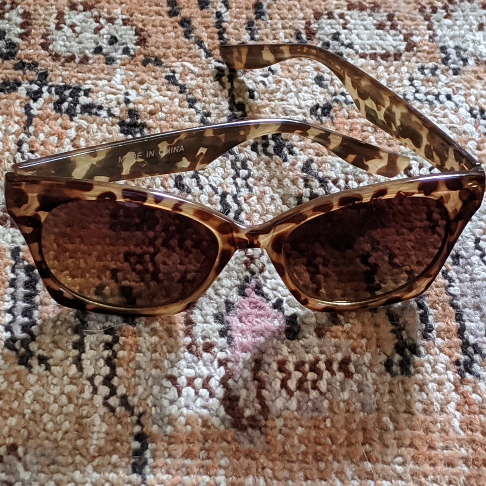 Tortoise Shell Sunglasses - Picture 2 of 4